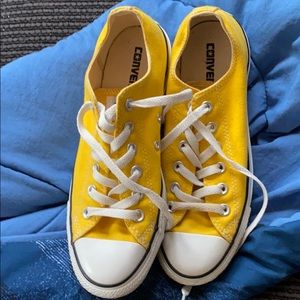 Yellow women’s low top converse